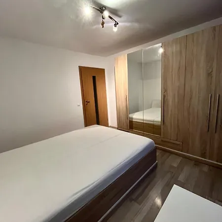 Cozy Near The Center Διαμέρισμα